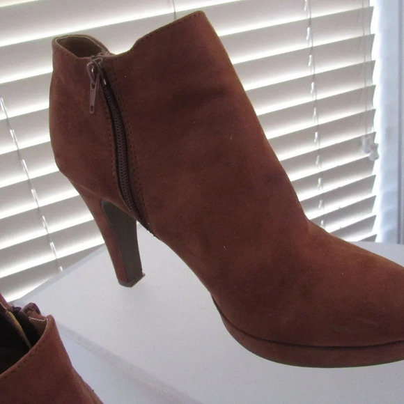 UNLISTED by Kenneth Cole Film Star Tassel Heel Ankle Booties Shoes Size 9 Wide - Picture 3 of 14